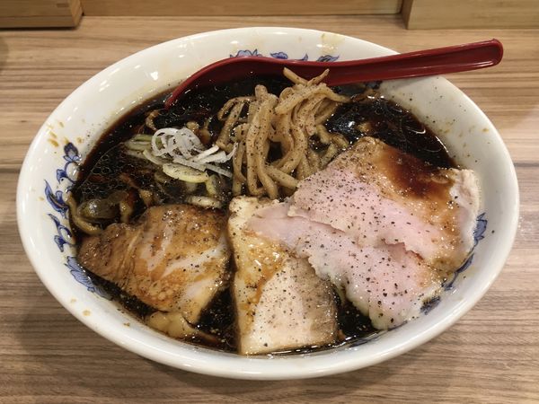 「サッポロラガービール赤星 →【限定】生姜ブラック 肉増し大盛」@くじら食堂 nonowa東小金井店の写真