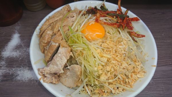 「小ぶた5枚(880円)+ネギ(100円)ニラキムチ(80円」@ラーメン二郎 横浜関内店の写真