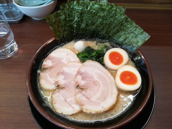 「MAXラーメン(醤油)」@横浜家系ラーメン なるは家の写真