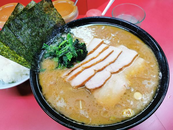 「チャーシュー麺中盛＋ライス」@ラーメン杉田家の写真
