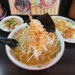 ドッカンねぎ盛り赤だし味噌らーめん ７３０円