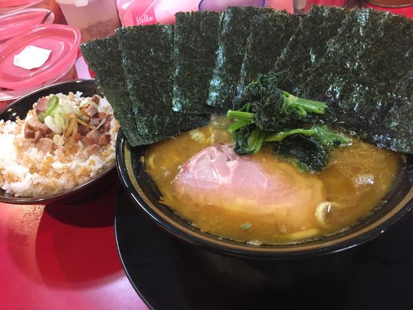 「ラーメン＋のり＋半賄い飯」@家系ラーメン とらきち家の写真
