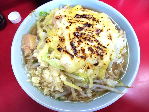 「小ラーメンニンニクアブラマヨ（9周年限定トピ）　780円」@ラーメン二郎 中山駅前店の写真