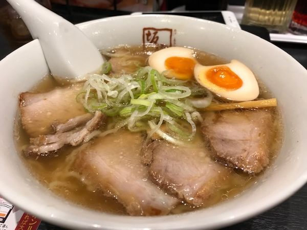 「味玉ラーメン（細麺）￥８００」@喜多方ラーメン 坂内 調布店の写真