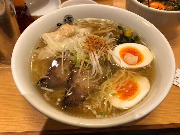 「塩らーめんひるがお盛り」@塩専門 ひるがお 東京駅店の写真