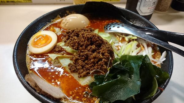 「ピリ辛らーめん 味玉 中盛」@らーめん 司の写真