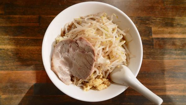 「ラーメン 並（200g）¥650／ニンニク¥0」@つけ麺 東の写真
