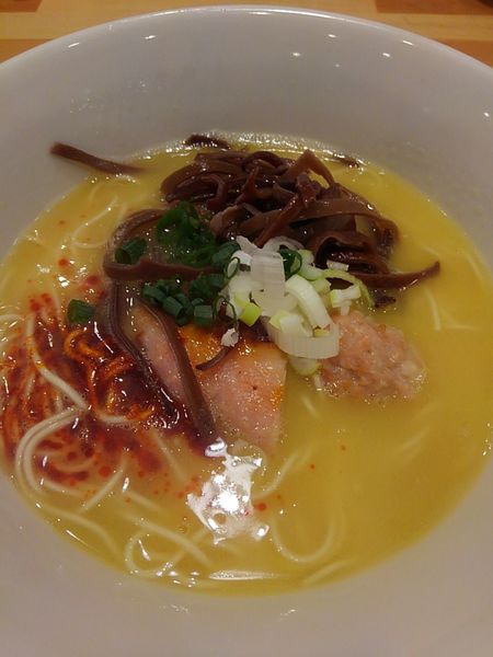 「博多水炊きらーめん」@博多水炊きらーめん うかんむりの写真