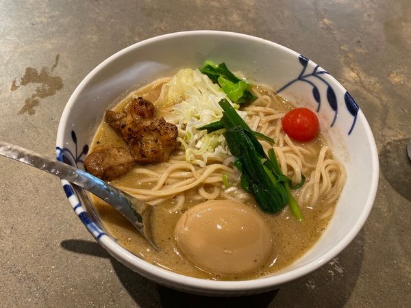 「12/7 重層スープ、モツトッピング、大盛り、味玉追加1,100」@なまえのないラーメン屋の写真