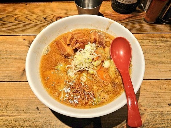 「【限定】高級鮮魚の濃厚海鮮味噌らぁめん＋角煮」@麺屋 翔 西新宿本店の写真