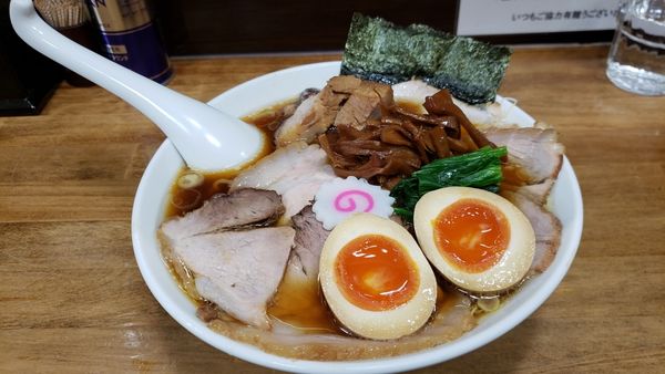 「醤油チャーシュー麺+味玉　1300円」@オランダ軒の写真