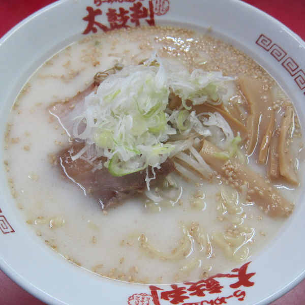 「牛骨塩ラーメン 800円」@らーめん道場 太鼓判 鳥取駅前サンロード店の写真