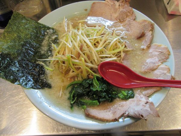 「ネギチャーシューメン中盛（１０１０円）」@ラーメンショップ 椿 牛久店の写真