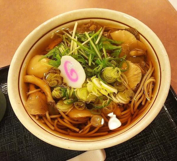 「きのこそば657円」@和風レストラン まるまつ 成沢店の写真