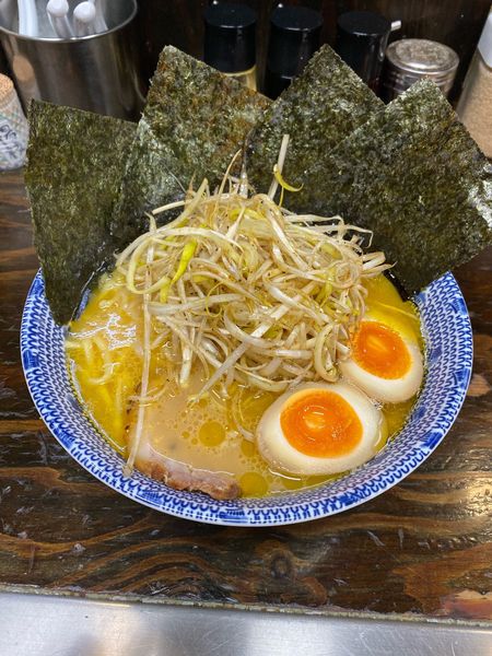 「氣華ラーメン900円　チャーシュー丼300円」@氣華の写真