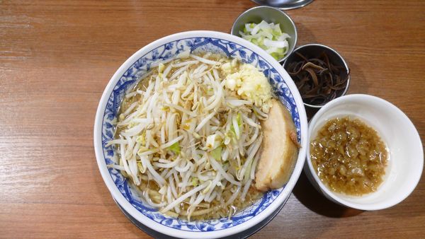 「ラーメン¥750／味付き脂・きくらげ・葱¥0／ニンニク¥0」@ラーメン ぶぅさんの写真