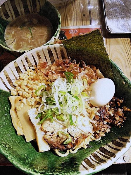 「麻辣油そば 800円＋くん玉100円」@麺や 璃宮の写真