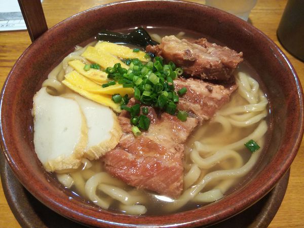 「そーきそば　並　＋そーき１枚：サービス券」@沖縄ぬ食堂 琉球泉風の写真