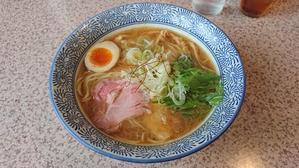「鯛白湯（ラーメン） 840円 + ピリ辛肉ご飯 210円」@麺処 かつ善の写真