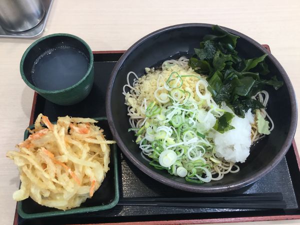 「朝そば鬼おろし・三陸わかめ、薬味多め＋かき揚げ(¥360)」@ゆで太郎 錦町店の写真