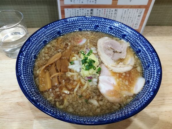 「にぼ助ら～めん820円(中) 中·大無料」@厳選煮干ラーメン 初代 にぼ助の写真