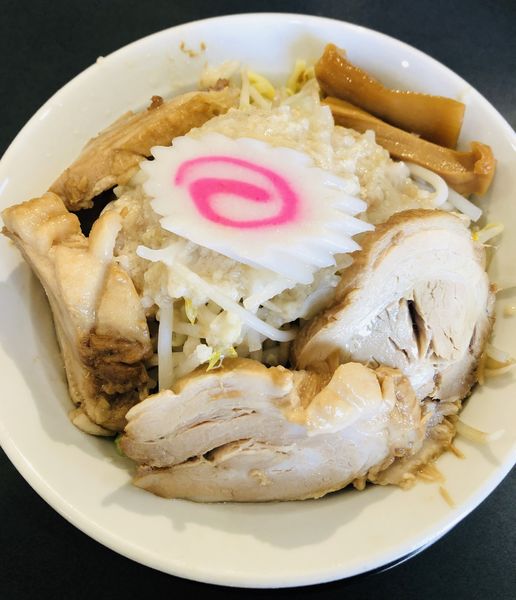 「塩バターまぜそば(トッピング チャーシュー)1110円」@麺屋 とん嬉の写真