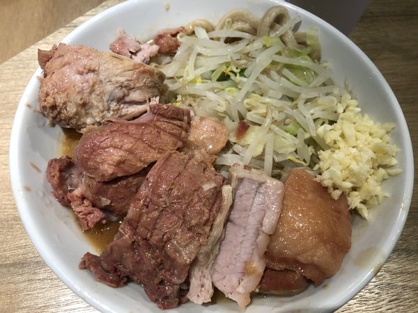 「らーめん少なめ豚増し」@MEN YARD FIGHTの写真