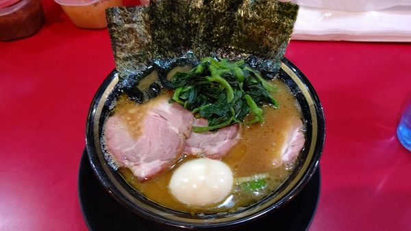 「チャーシュー麺+味玉 890円」@家系ラーメン とらきち家の写真