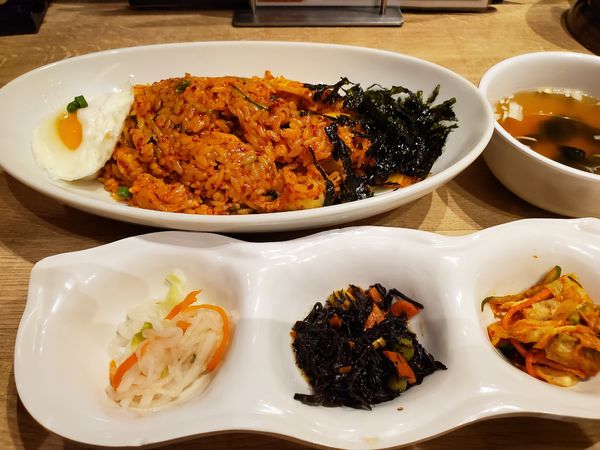 「キムチチャーハン」@吾照里 横浜ポルタ店の写真