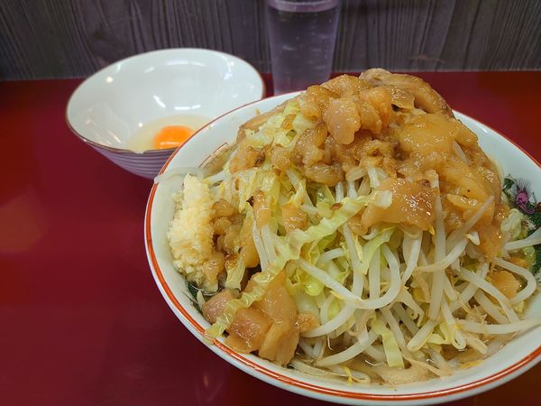 「ラーメン ニンニクアブラ 生卵」@ジラフの写真