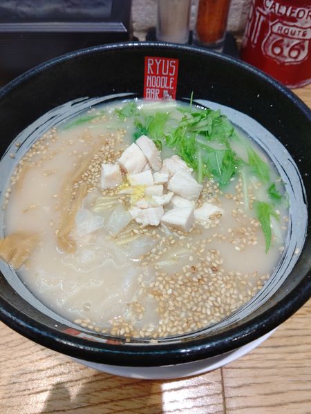 「RYUS鶏白湯ミニ」@RYUS NOODLE BARの写真