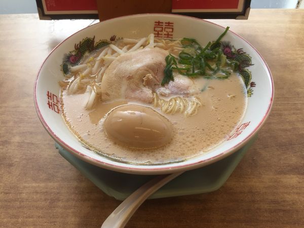 「味玉博多ラーメン」@博多金龍 山大通り店の写真