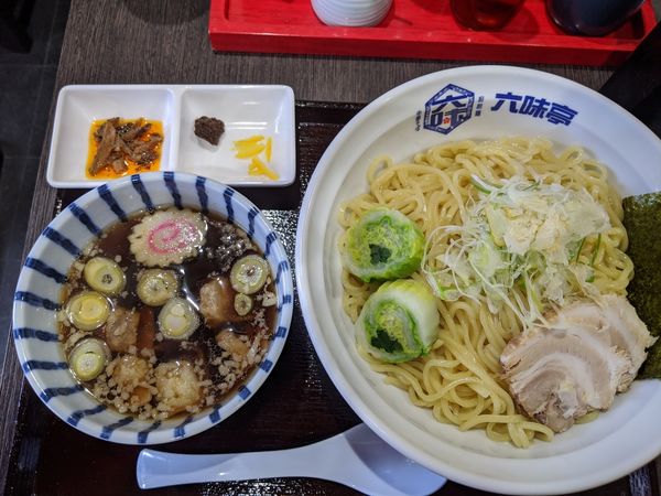 「期間限定メニュー平日(火水木金)限定10杯　あご出汁つけそば~も」@中華そば 担々麺 六味亭の写真