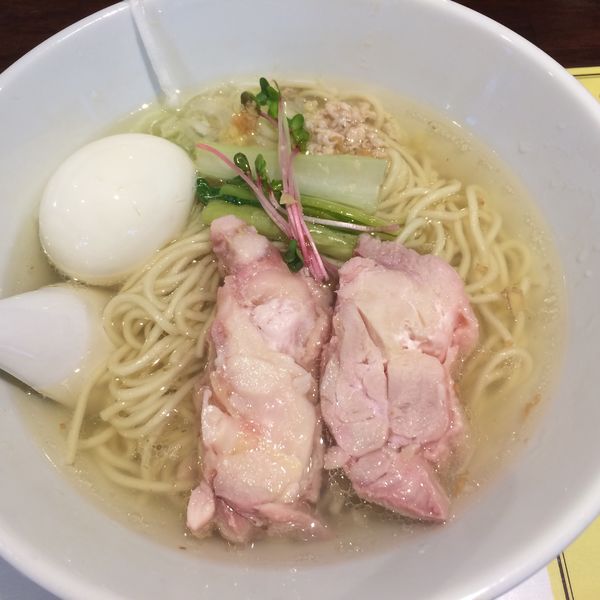 「塩生姜らー麺味玉入り950円」@塩生姜らー麺専門店MANNISHの写真
