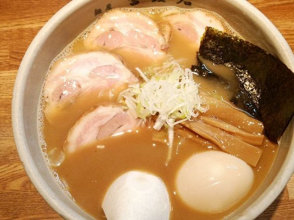 「味玉らーめん＋チャーシュー」@麺屋吉左右の写真