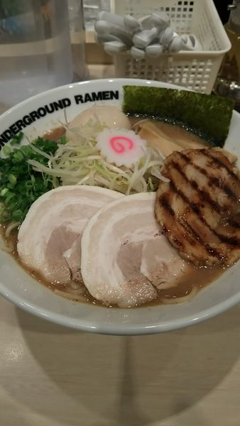 「特製ラーメン（濃厚）」@UNDERGROUND RAMEN 頑者 コクーンシティさいたま新都心店の写真