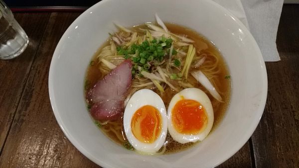 「チャーリー湯麺味玉入_800円（ねぎらーめん）」@広東麺 チャーリーの写真