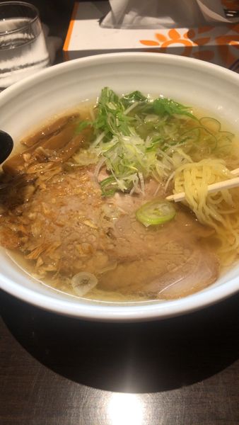 「塩らぁめん」@らぁ麺 金萬の写真