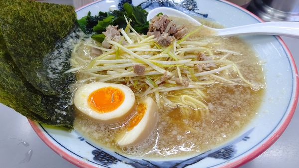 「ネギラーメン、サービスたまご」@ラーメンショップ 122号騎西店の写真