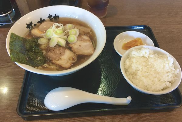 「塩ラーメン(720¥)半ライス無料」@会津喜多方ラーメン 蔵太鼓 茨城麻生店の写真