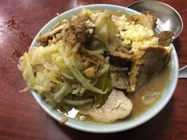「国産ブタメン　麺カタメ少なめにんにく増し」@ラーメン富士丸 神谷本店の写真