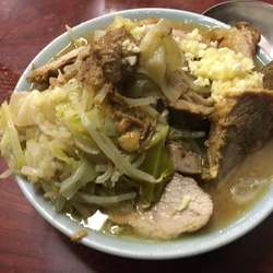 国産ブタメン　麺カタメ少なめにんにく増し