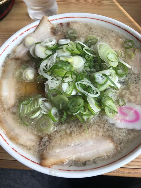 「じとじとチャーシューラーメン➕薬味多め➕麺固め➕背脂多め」@らーめん 一平 喜多方本店の写真