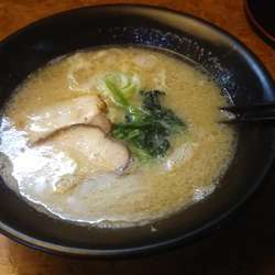 あおやま とんこつラーメン 550円