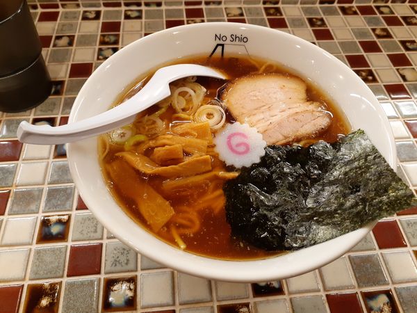 「醤油らーめん、旧、大盛」@40番の写真