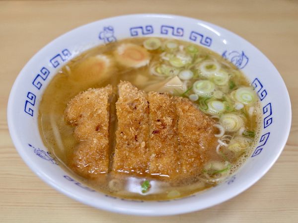 「カツラーメン…900円・カレーライス…650円」@めん処 まつ本の写真