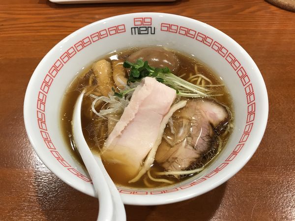 「醤油らぁ麺 ＋クーポンたまご(Brown)」@noodle kitchen 六九麺の写真