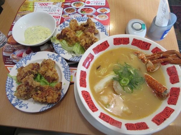 「海鮮４種の濃厚渡り蟹ラーメン（８７９円）＋唐揚げ＋タルタル」@バーミヤン 佐原東店の写真