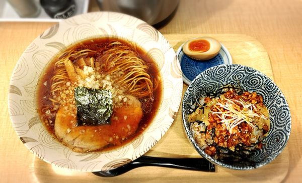 「らーめん(並)＋半熟味玉＋坦々丼」@中華そば つけ麺 音七の写真