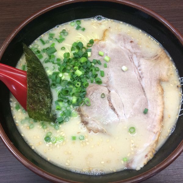 「博多ラーメン580円➕かえ玉100円」@博多ラーメン 長浜や 青物横丁店の写真